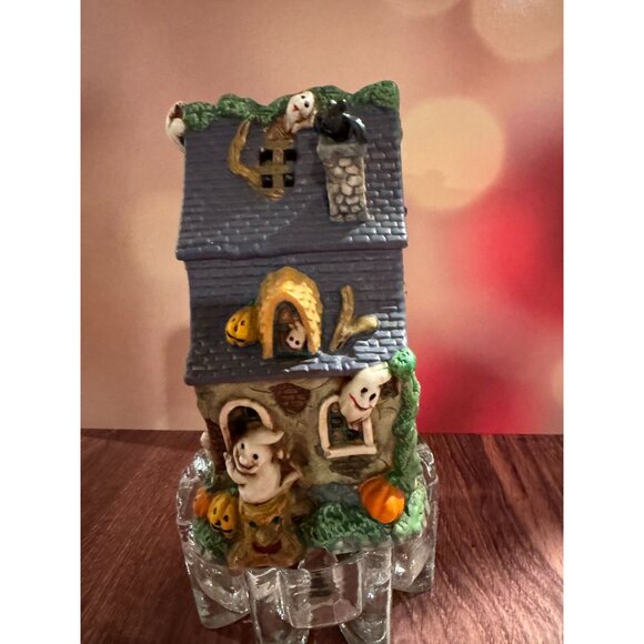 Porcelain Spooky Hotel – Perfect for Halloween Decor‎ - Picture 9 of 13